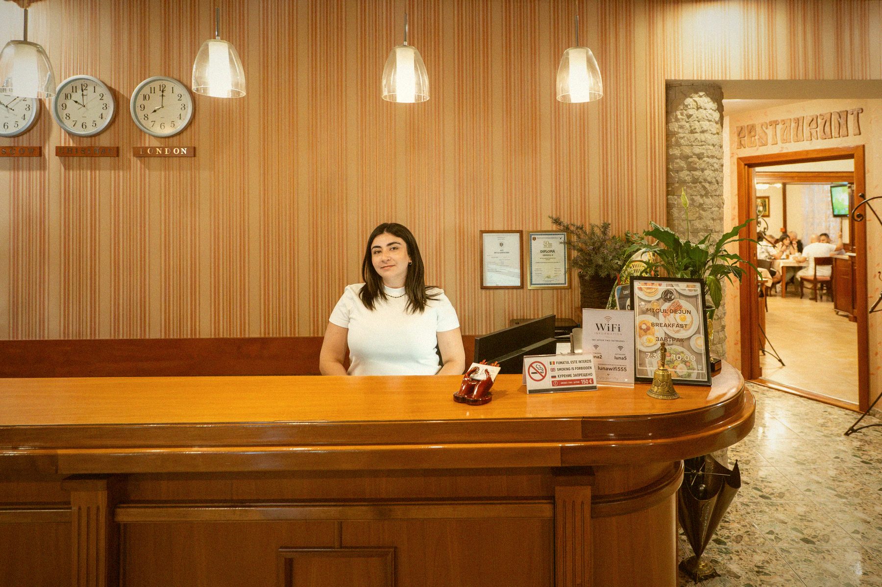 Стойка ресепшн Luna Hotel